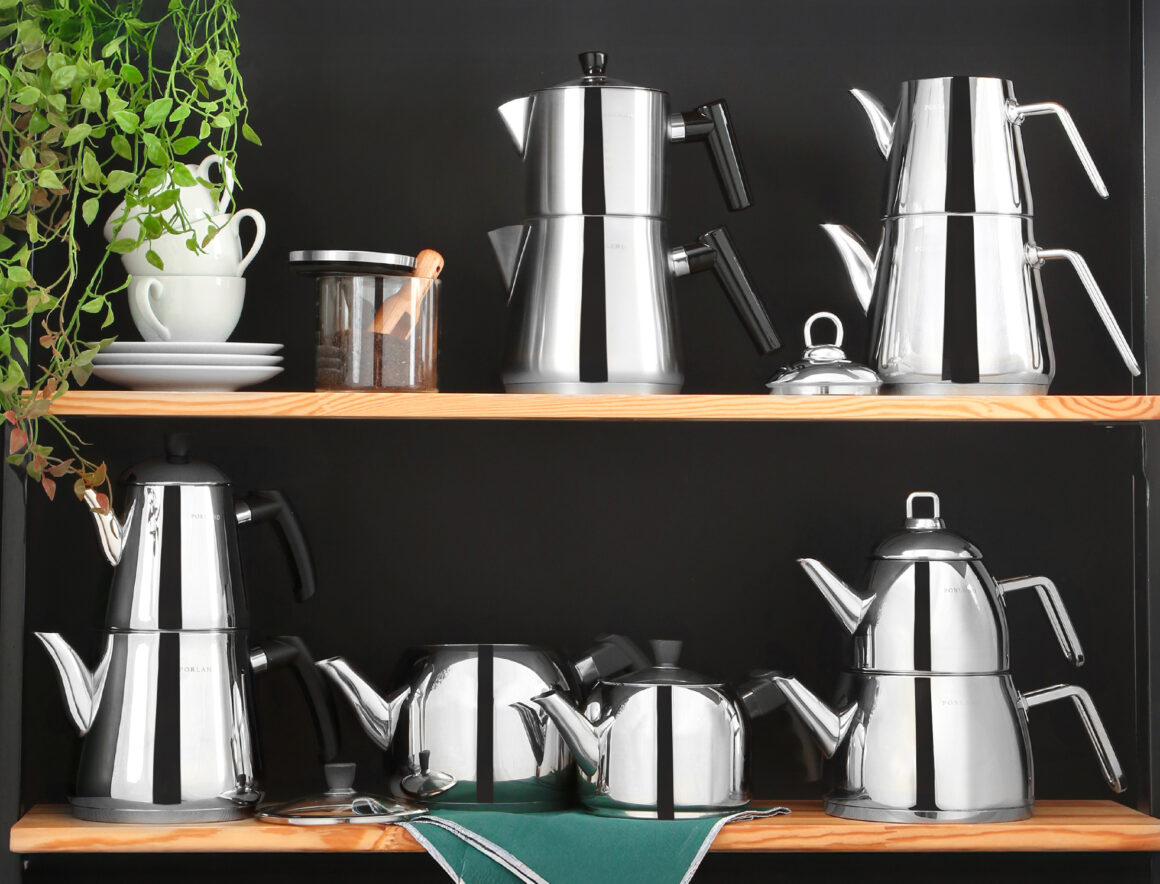 İçeriğimize göz atarak çaydanlıkta kireç oluşumunun nedenlerini, doğal temizlik yöntemlerini ve pratik bakım ipuçlarını öğrenerek keyifle çay içebilirsiniz.